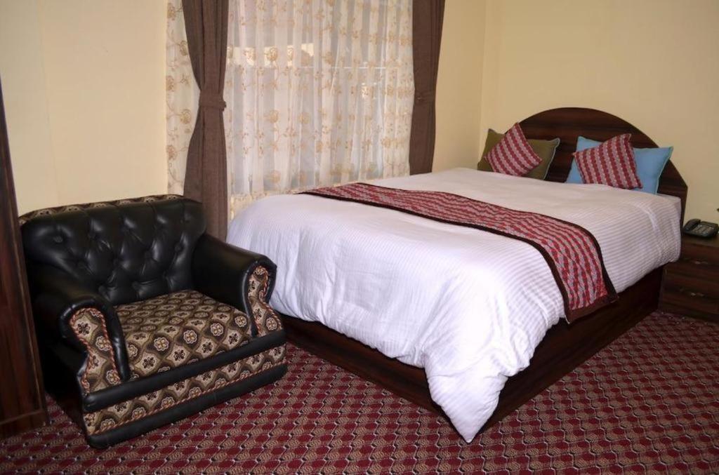 Oyo 492 Hotel Yeti Home Kathmandu Exterior photo