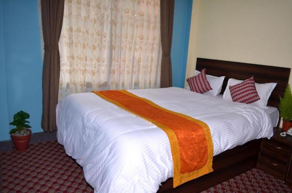 Oyo 492 Hotel Yeti Home Kathmandu Exterior photo