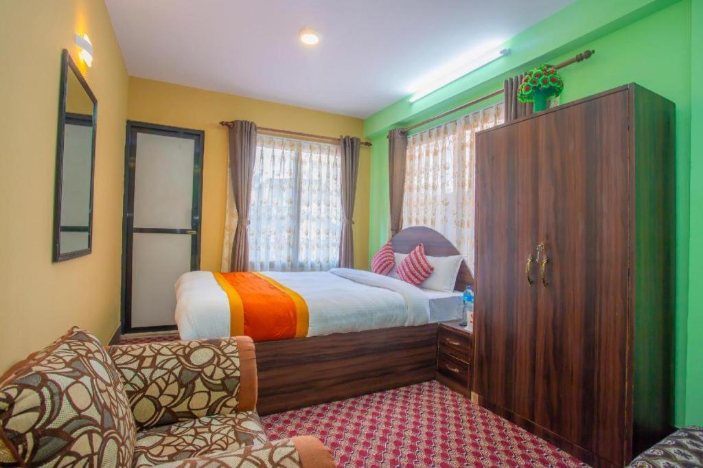 Oyo 492 Hotel Yeti Home Kathmandu Exterior photo