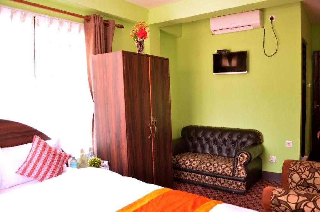Oyo 492 Hotel Yeti Home Kathmandu Exterior photo