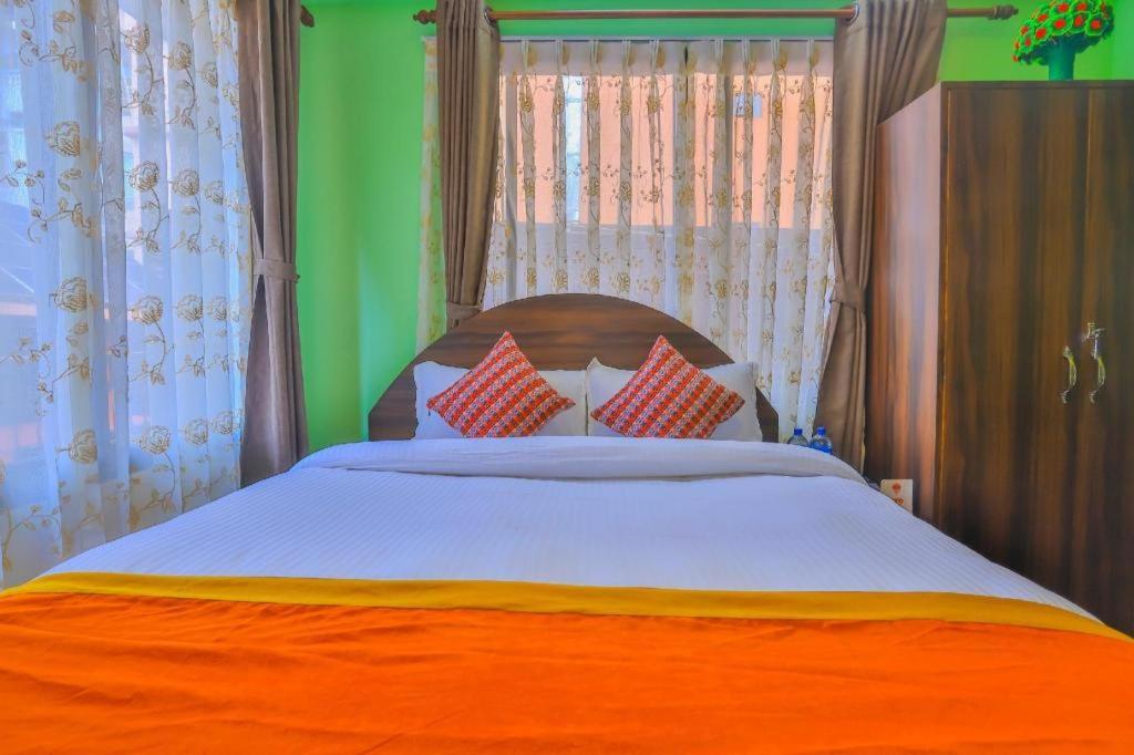 Oyo 492 Hotel Yeti Home Kathmandu Exterior photo
