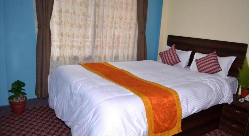 Oyo 492 Hotel Yeti Home Kathmandu Exterior photo